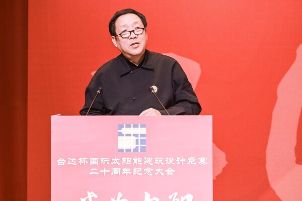 中国工程院院士崔愷强调,这些年,建筑界越来越关注绿色建筑的发展,我国的绿色建筑领域全面开花,硕果呈现。 中国工程院院士崔愷强调,这些年,建筑界越来越关注绿色建筑的发展,我国的绿色建筑领域全面开花,硕果呈现。