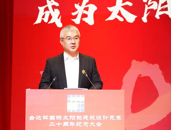 国家住宅工程中心副主任鞠晓磊主持会议。 国家住宅工程中心副主任鞠晓磊主持会议。