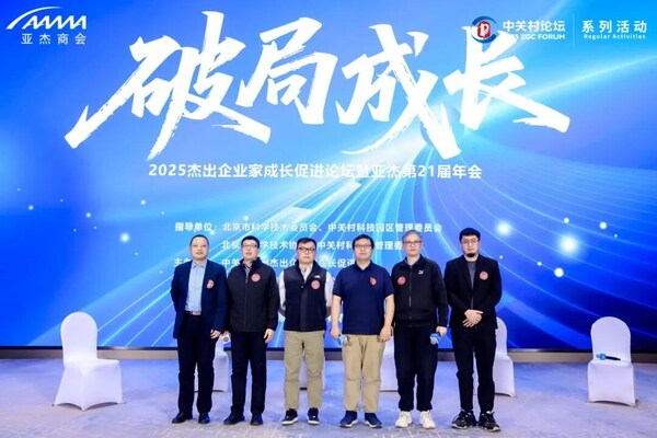 从左到右:马建平、殷积磊、王维、赵迪、韩冬、郑书新 从左到右:马建平、殷积磊、王维、赵迪、韩冬、郑书新