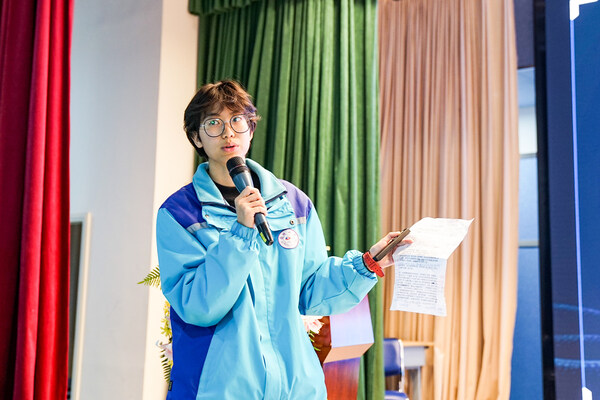 高三科技女生代表张天美分享见闻 高三科技女生代表张天美分享见闻