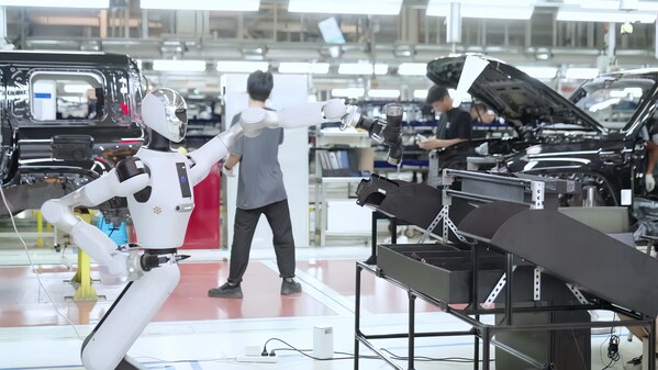 Galbot G1在汽車(chē)生產(chǎn)線執(zhí)行物料分揀調(diào)試工作