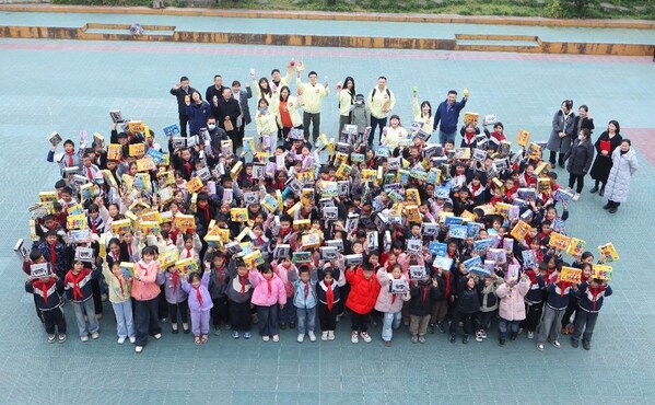 乐高集团通过“为爱拼搭”项目为金沙县小朋友们送去乐高®积木套装