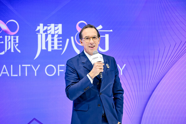 歐萊雅集團首席執行官葉鴻慕首次親臨進博會現場