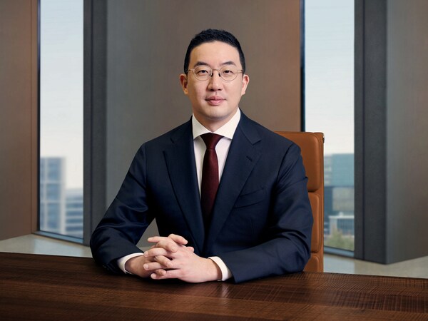 Kwang_Mo_Koo___Chairman_and_Chief_Executive_Officer_of_LG_Corporation.jpg?p=medium600
