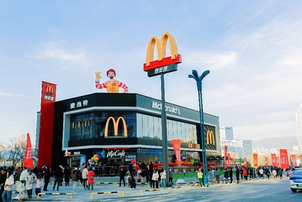 12月21日，麦当劳青海首家餐厅在西宁海湖广场正式亮相