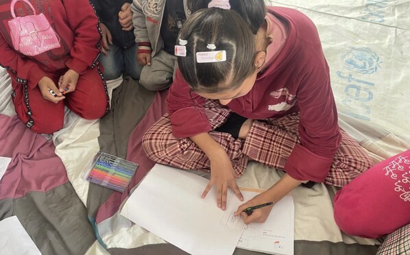 Masa works on a drawing during a session of the Better Learning Programme in Gaza. © NRC