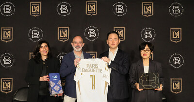 미국 캘리포니아주 로스앤젤레스FC(LAFC) 홈구장 BMO 스타디움에서 파리바게뜨가 LAFC와 공식 파트너십을 체결하고 기념 사진을 촬영하고 있다. 사진은 오른쪽부터 파리바게뜨 마케팅본부장 김연정 상무, 파리바게뜨 허진수 부회장, LAFC 래리 프리드먼 공동회장, 파리바게뜨 미주사업부 캐시 샤브네(Cathy Chavenet) CMO 미국 캘리포니아주 로스앤젤레스FC(LAFC) 홈구장 BMO 스타디움에서 파리바게뜨가 LAFC와 공식 파트너십을 체결하고 기념 사진을 촬영하고 있다. 사진은 오른쪽부터 파리바게뜨 마케팅본부장 김연정 상무, 파리바게뜨 허진수 부회장, LAFC 래리 프리드먼 공동회장, 파리바게뜨 미주사업부 캐시 샤브네(Cathy Chavenet) CMO