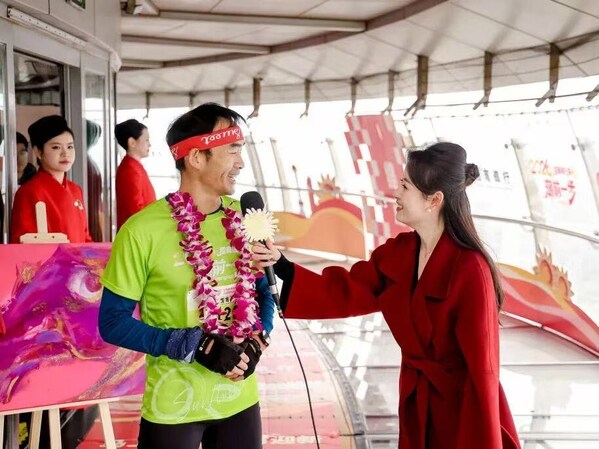 男子組冠軍接受采訪