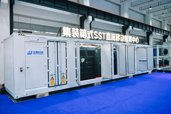 由台达、汉腾科技和龙芯中科联合打造的集装箱式 SST 直流移动智算中心，以台达 SST 固态变压器为核心能源支撑，深度集成国产龙芯 3C6000 CPU 与太初、登临、天数等AI加速卡，构建起从电网到芯片的全栈算力基础设施解决方案。