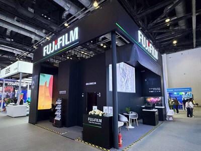 回应多元场景需求 富士胶片携投影机新品亮相InfoComm China 2026