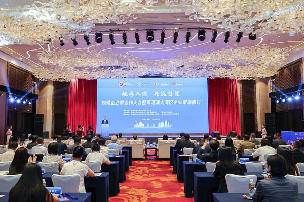 The Hainan-Hong Kong Entrepreneur Cooperation Conference is held in Haikou, Hainan province on May 21.
